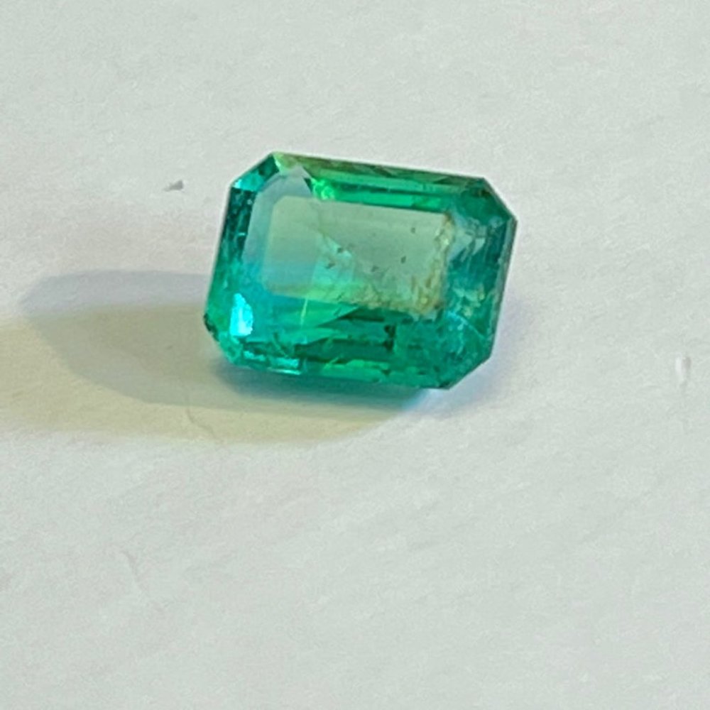 Intense Natural Beryl Emerald 1.40 carats! - Picture 4 of 10